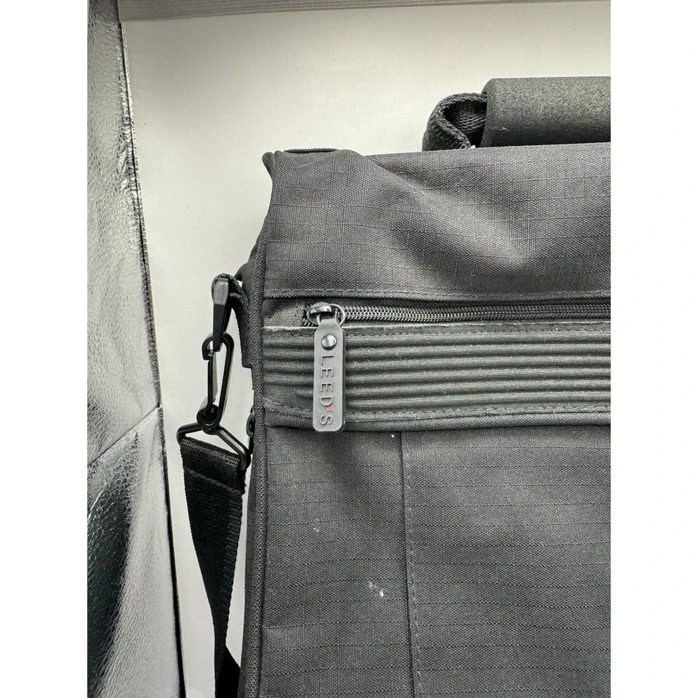 Leed's Black Messenger Bag Satchel Laptop Computer 8500-11